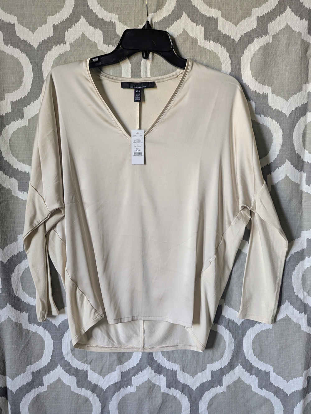 White House Black Market Cream V-Neck Long Sleeve Top